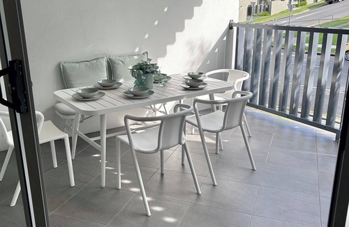 Manly Apartment | When size does matter! and a great location to