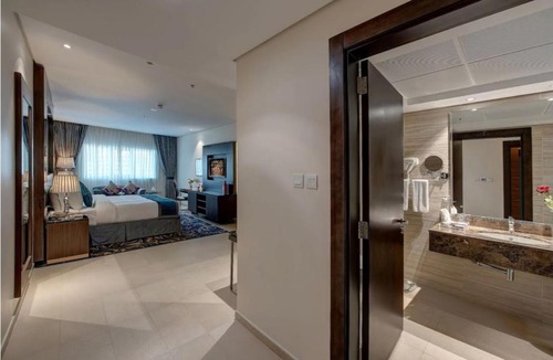 DLF Phase 3 House | Whispering Pines
