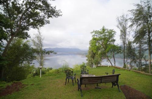 Kadadhe House | White Castle