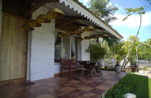 Kadadhe House | White Castle