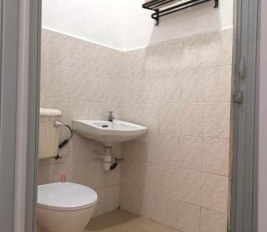 Taman Impian House | White House 19 Room A