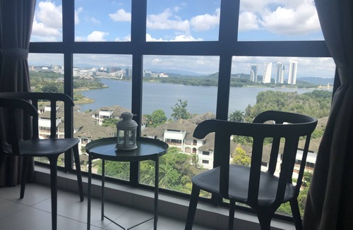 Cyberjaya House | White Ivy Sawtelle Suites Cyberjaya