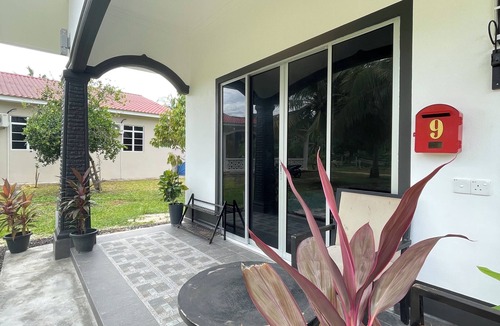 Kampung Kedawang Apartment | White Villa @ Mangrove