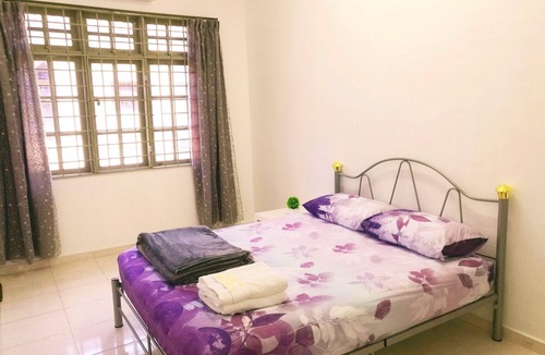 Lapan House | WHY PAY MORE @ Downtown Double Storey Homestay