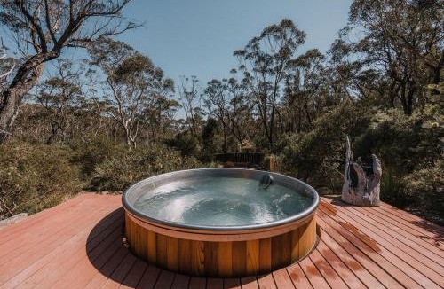 Blackheath Ski Chalet | Wildacres Luxe 40 Acre Australian bush escape with private cliffs