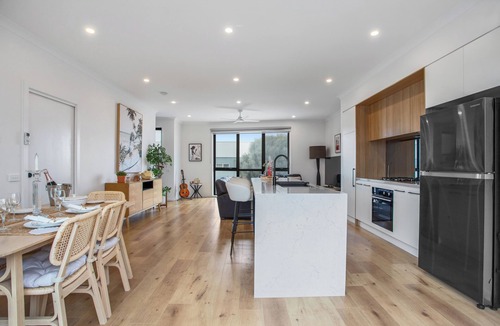 Williamstown House | Williamstown Townhouse: Sanctuary on the Wetlands