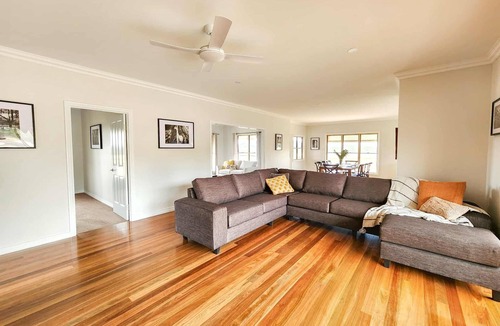 Junabee Cabin | Willow Lodge at Willow Farm, experience the country life