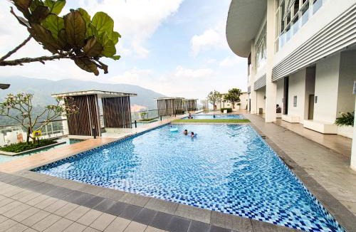 Genting Highlands Hotel | Windmill upon hill by Blue sky genting highland