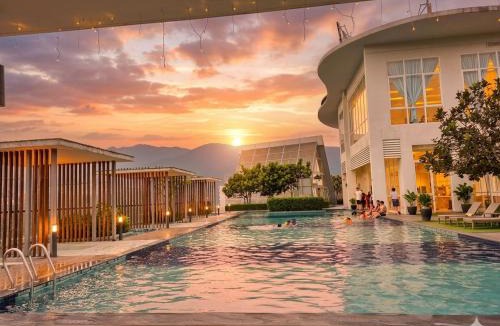 Genting Highlands Hotel | Windmill upon hill by Blue sky genting highland