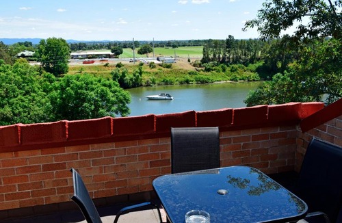 Windsor Hotel | Windsor River View Inn