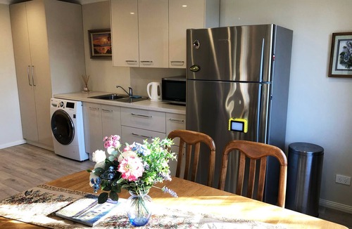 Saumarez Ponds Apartment | Winter Quickie. Come to Uralla-Armidale for a cool, snuggle-inducing farm stay.