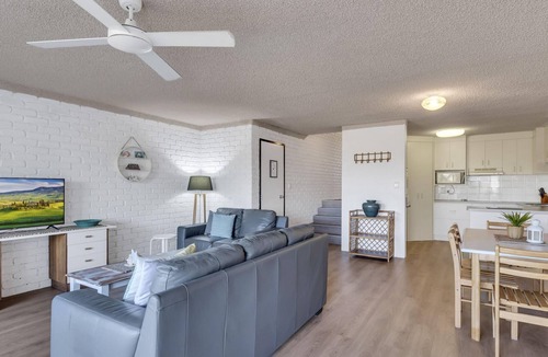 North Creek Apartment | Wintersview 2 - Beachfront Apartment with Rooftop Pool