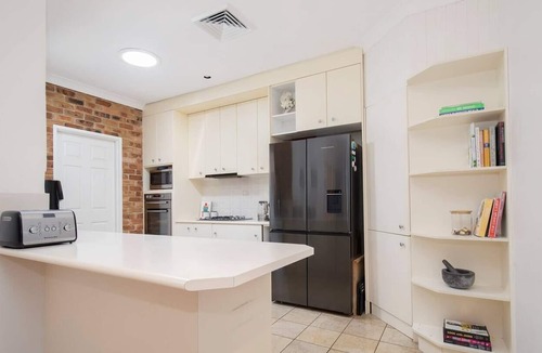 Whitebridge House | Wonder Place Spacious Family Retreat by the Beach