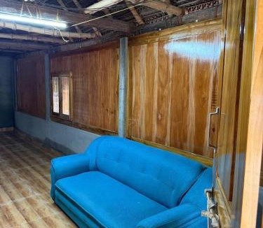 Tiruvettipuram House | Wooden Cottage