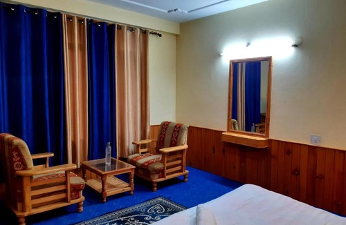 Manali Villa | Wooden Penthouse 4BR Villa