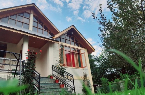 Manali Villa | Wooden Penthouse with Mountain view