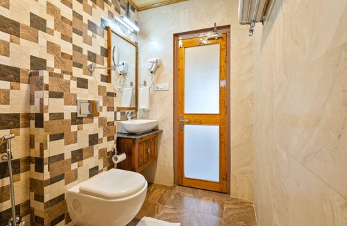 Cheog Hotel | WoodVista Cottages By Jomotel