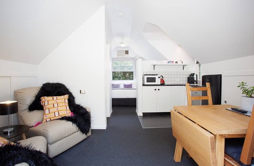 Woolwich Apartment | Woolwich Studio Bliss, Private Oasis by the Water