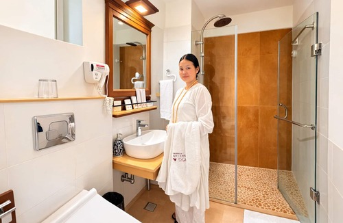 Rishikesh Hotel | Yog Niketan by Sanskriti