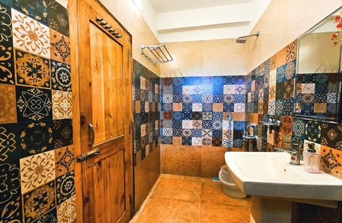 Banjar Hostel | Young Monk Hostel Jibhi
