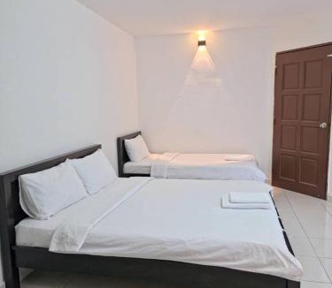 Batu Ferringhi Hotel | Zahaar KN Inn