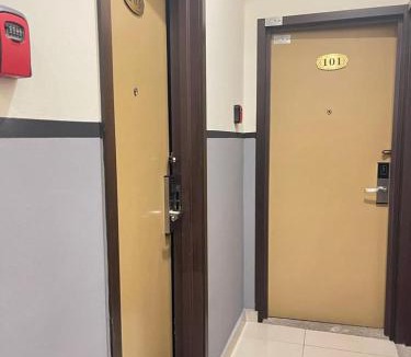 Taman Desa Jaya Hotel | Ze Xiang Hotel - Desa Jaya Ikea Self Check in