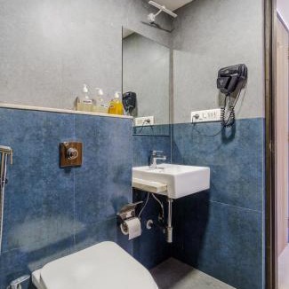 Khar House | Zen B - Stylish Private Room in Shared 3BHK