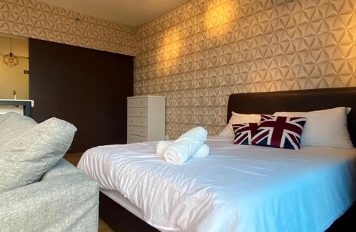Shah Alam Apartment | Zillion Cozy - Trefoil Setia Alam- Next to Setia City Mall & Convention Centre