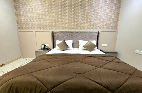 Agra House | Zipcode Stay : Deluxe King Room