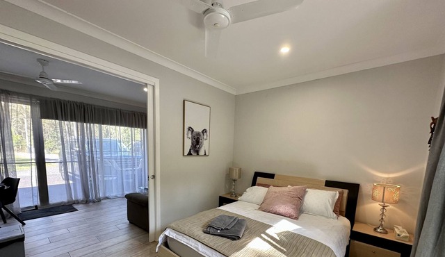 1 bedroom , modern studio in western Brisbane , free wifi , parking