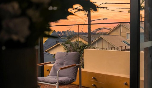 1 Bedroom with Harbour Bridge Views & Balcony