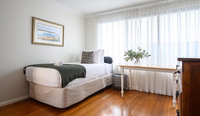 10 Tranquil Charm West Perth 2BR Parking in Perth