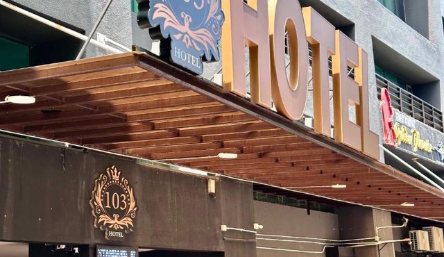 103 Hotel by manatidur