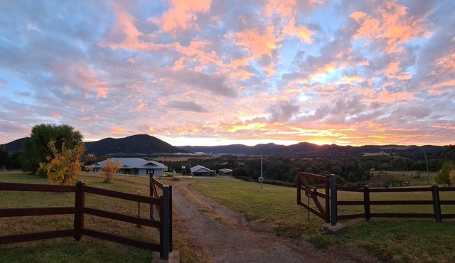 15 minutes from CBD. Guest numbers flexible for travelling sporting families.