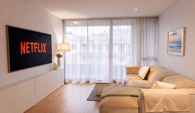 1BD| Free Parking|sleep 4 guest|Work desk|Baby cot|PoolGym|air mattress|