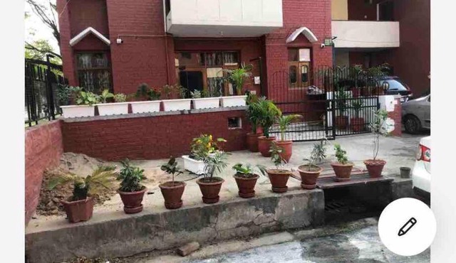2 BDRM APARTMENT with Kitchen and AC, Parking