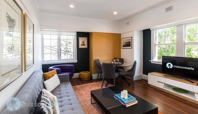 2 Bdrm Art Deco Apt, Stroll To Bondi Junction