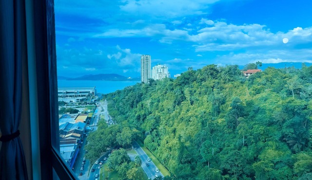 2-bedroom apartment with WiFi, AC in Kota Kinabalu CityCenter with mountain vie