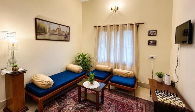2 BHK Vintage Kolkata Apartment With Free Breakfast