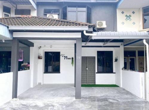 2 Storey Stylish Comfort Retreat `AlmaImpianRia