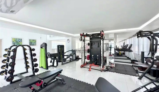 250 sq.ft 3 Studio Apartment w/Pool & Private Sauna