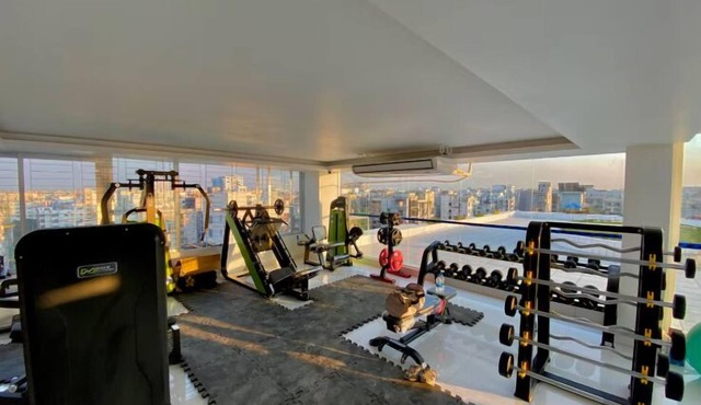 250 sq.ft Studio Apartment with Pool 3