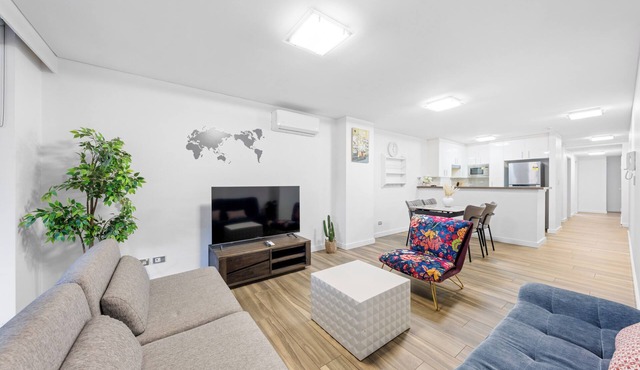 2BR Apt w Parking | Walk to ICC & Darling Harbour