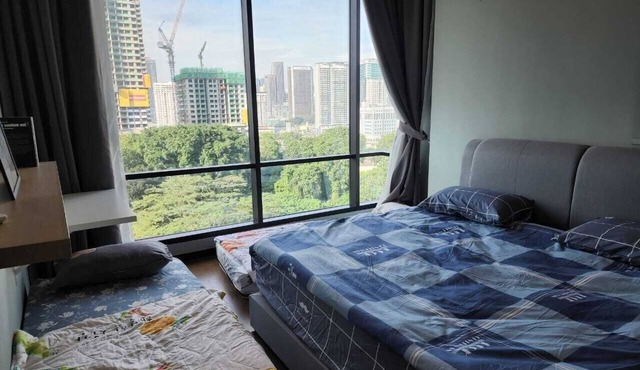 2km bukit bintang,300m MRT,luxury facilities,9pax,many car parks