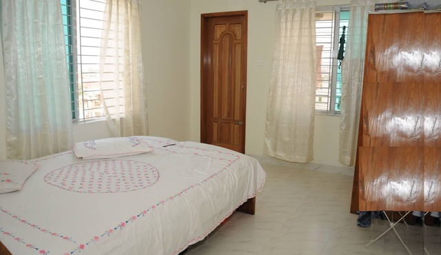 3 Bed Flat. Basundhara Block A. free parking. 10 Min Jamuna Future Park