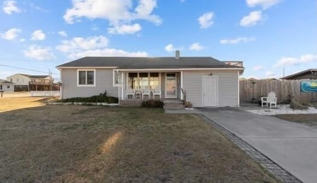 3 Bedroom, 2 full baths. Steps to beach! in Kill Devil Hills