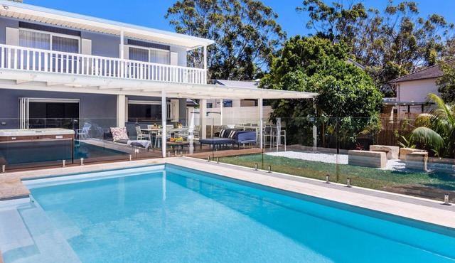 35 South - Pet Friendly Beach House with Pool, Spa