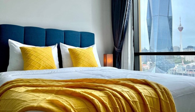 3BR Suite KLCC View w/balcony, Nflx & 2 Parking