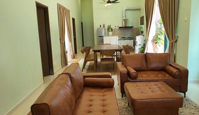 4 BR Hotel-Like Home w/Ice Maker + Steam Iron