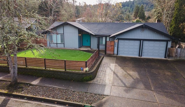 4BR-Fun-Festive-House in Eugene